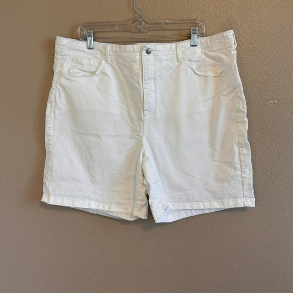 NYDJ Women's White Chino Bermuda Shorts Stretch 18 Inseam 7"